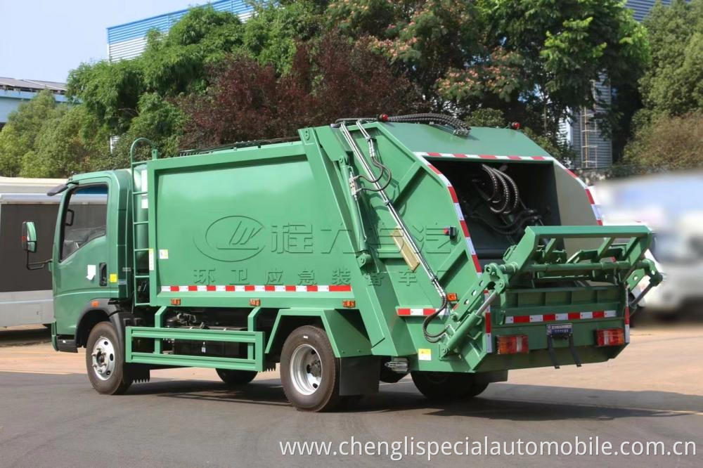 Howo Rhd 6cbm Garbage Compactor Truck 9